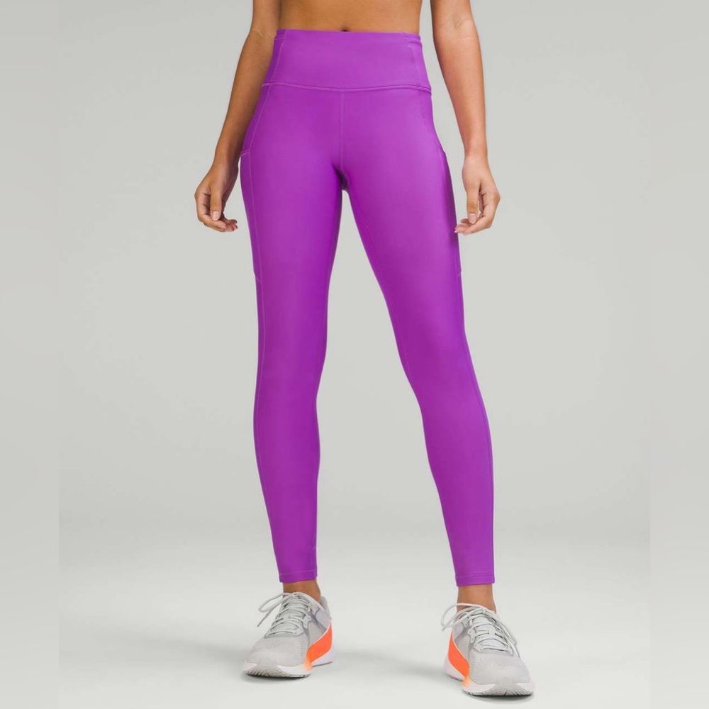 BNWOT Lulu Fast and Free Fleece 25” Tight